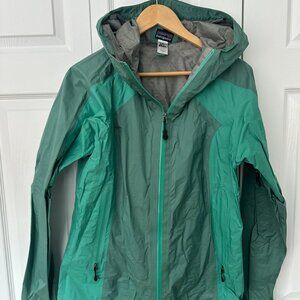 Patagonia Rain Jacket size L Women's